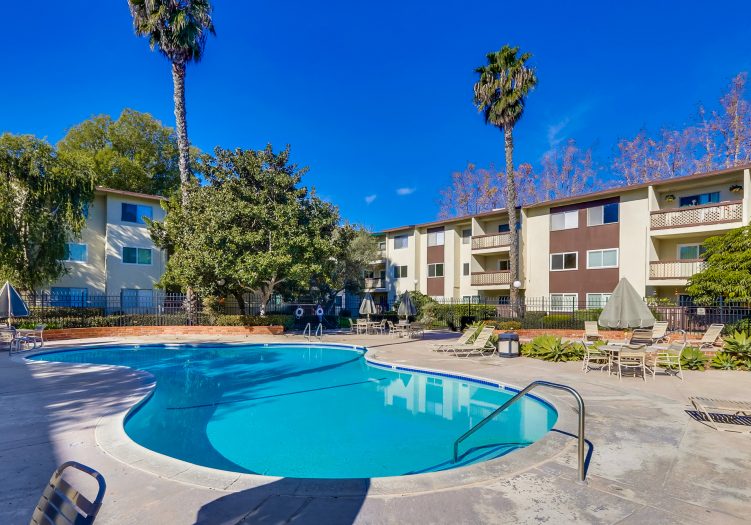 Absolutely gorgeous Rossmoor Park condo!! – Bob Shutts